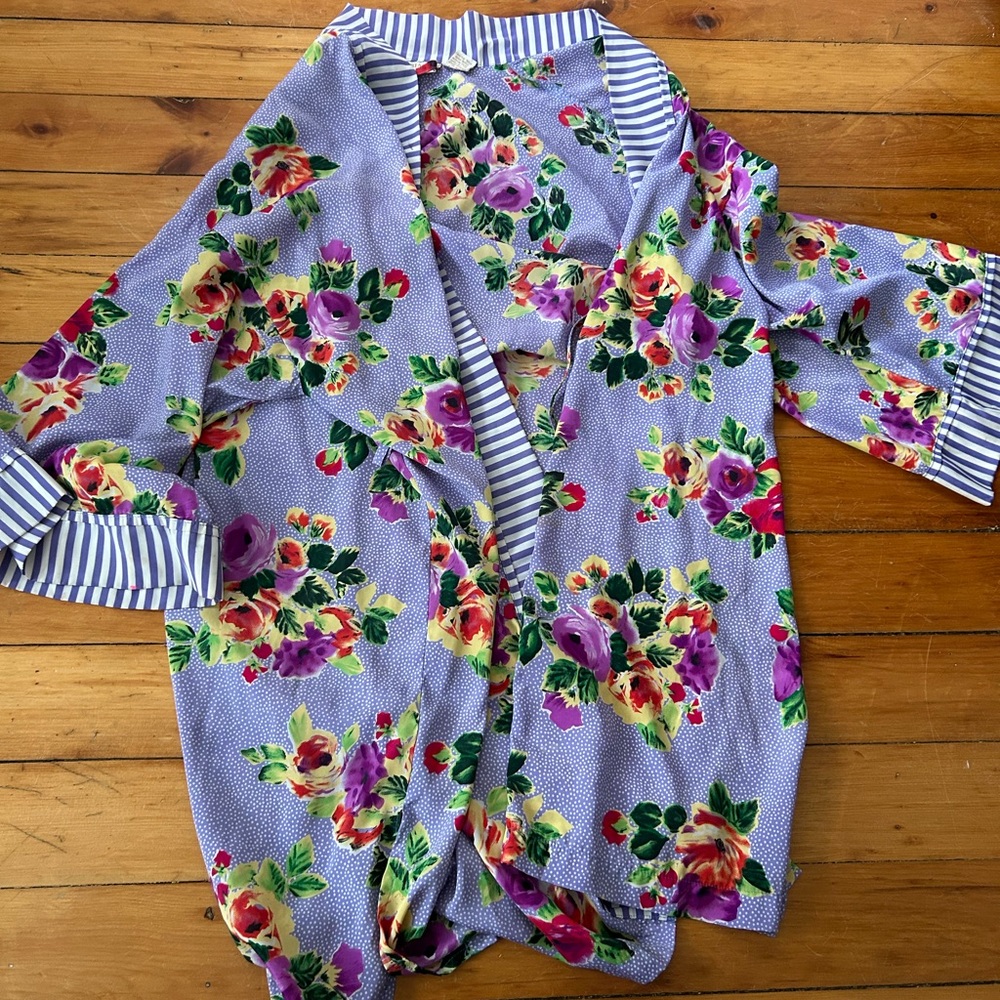 ☀️3/$25 Victoria’s Secret gold label robe purple white floral polka dot stripe